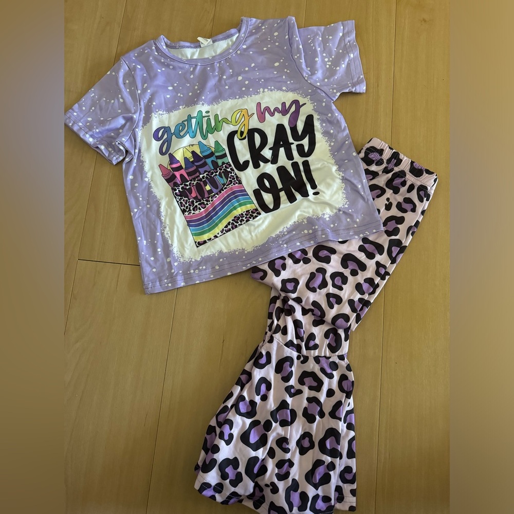 Two girls back to school outfits (Temu)